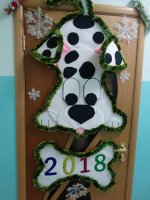 Замечательный конкурс по оформлению школы к празднику провели ученики начальной школы - «Новый год стучится в дверь»